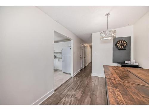 7407 36 Avenue Nw, Calgary, AB - Indoor Photo Showing Other Room