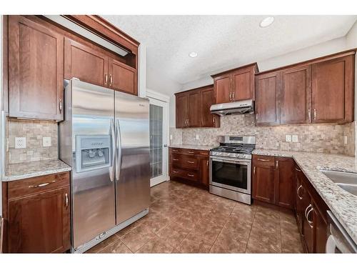 28 Val Gardena Court Sw, Calgary, AB - Indoor Photo Showing Kitchen With Upgraded Kitchen