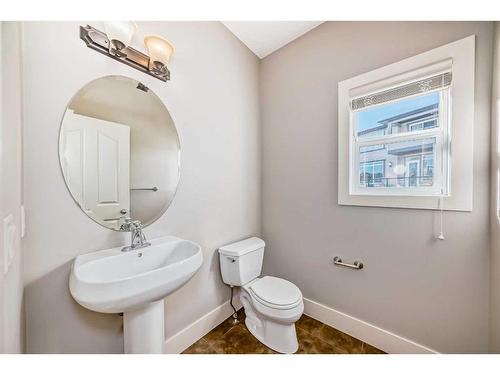 28 Val Gardena Court Sw, Calgary, AB - Indoor Photo Showing Bathroom