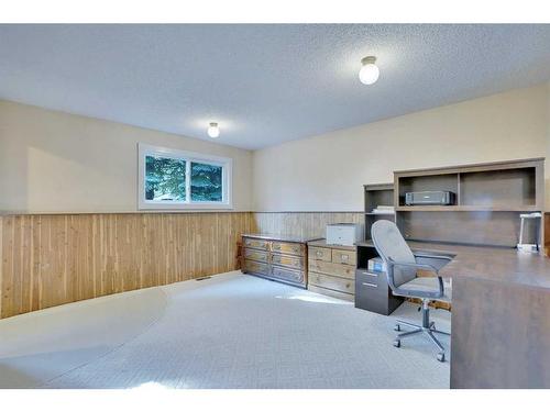 19 Deermont Place Se, Calgary, AB - Indoor Photo Showing Other Room