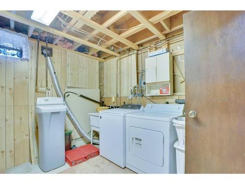 19 Deermont Place Se, Calgary, AB - Indoor Photo Showing Laundry Room