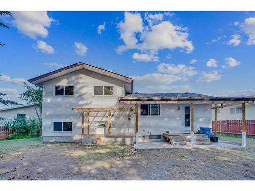 19 Deermont Place Se, Calgary, AB - Outdoor