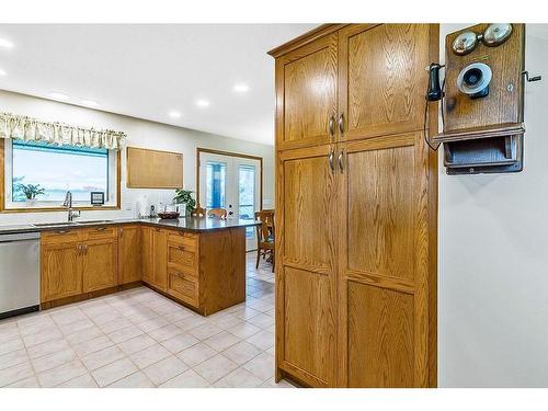 434102 64 Street West, Rural Foothills County, AB - Indoor Photo Showing Kitchen With Double Sink