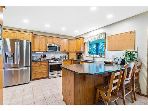 434102 64 Street West, Rural Foothills County, AB - Indoor Photo Showing Kitchen