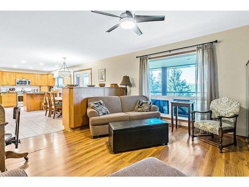 434102 64 Street West, Rural Foothills County, AB - Indoor Photo Showing Living Room