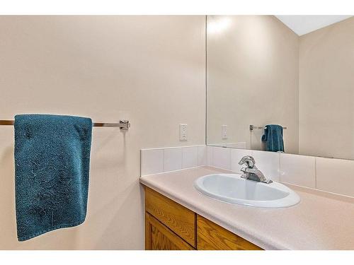 434102 64 Street West, Rural Foothills County, AB - Indoor Photo Showing Bathroom