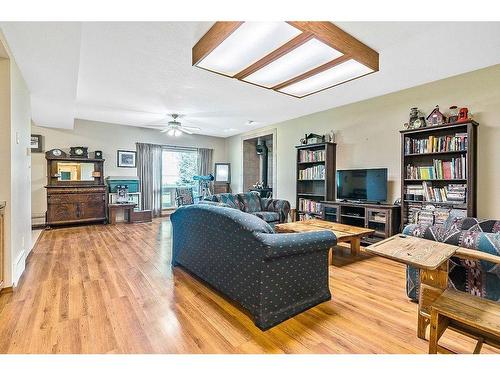 434102 64 Street West, Rural Foothills County, AB - Indoor Photo Showing Living Room