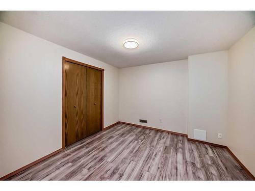 311 Edelweiss Place Nw, Calgary, AB - Indoor Photo Showing Other Room
