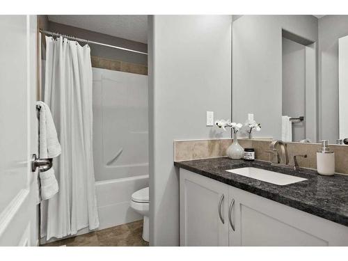68 Victoria Cross Boulevard Sw, Calgary, AB - Indoor Photo Showing Bathroom