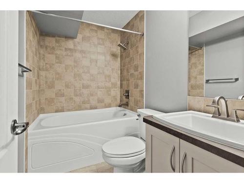 68 Victoria Cross Boulevard Sw, Calgary, AB - Indoor Photo Showing Bathroom