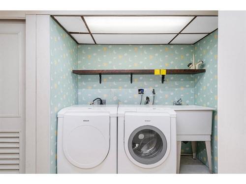 62 Butler Crescent Nw, Calgary, AB - Indoor Photo Showing Laundry Room