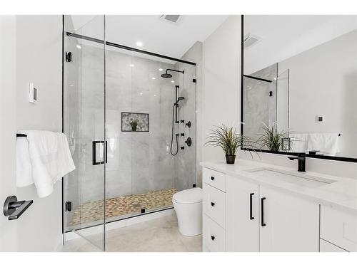 18 Varcrest Place Nw, Calgary, AB - Indoor Photo Showing Bathroom
