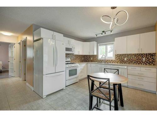 1419 Lake Ontario Road Se, Calgary, AB - Indoor Photo Showing Kitchen With Upgraded Kitchen