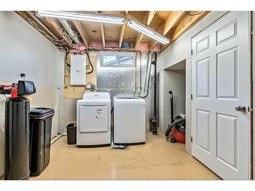 62 Okotoks Drive, Okotoks, AB - Indoor Photo Showing Laundry Room