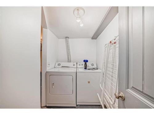 115 25 Avenue Nw, Calgary, AB - Indoor Photo Showing Laundry Room