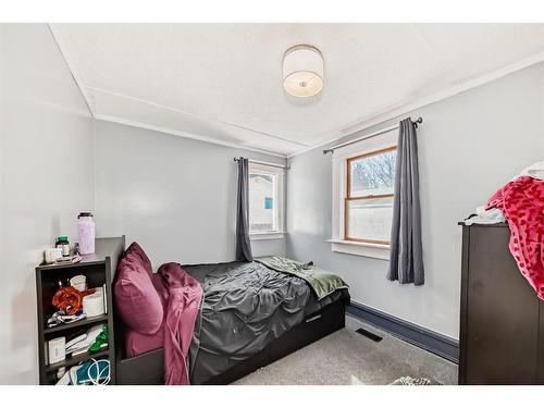 115 25 Avenue Nw, Calgary, AB - Indoor Photo Showing Bedroom