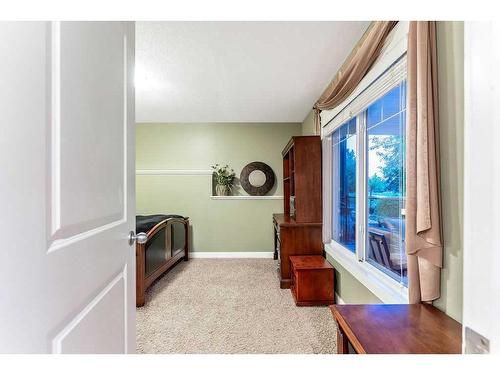 159 Evergreen Circle Sw, Calgary, AB - Indoor Photo Showing Other Room