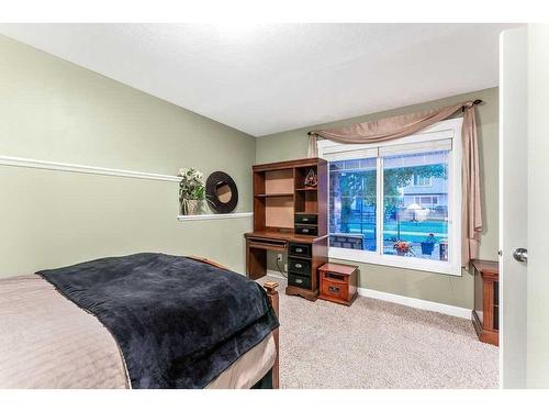 159 Evergreen Circle Sw, Calgary, AB - Indoor Photo Showing Bedroom