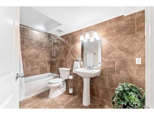 159 Evergreen Circle Sw, Calgary, AB - Indoor Photo Showing Bathroom