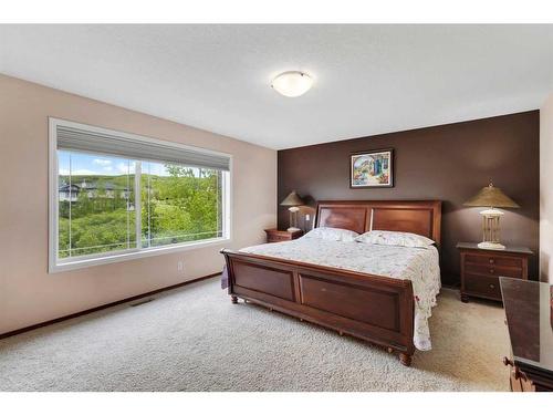 98 Crestbrook Hill Sw, Calgary, AB - Indoor Photo Showing Bedroom