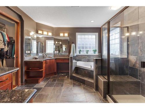 98 Crestbrook Hill Sw, Calgary, AB - Indoor Photo Showing Bathroom