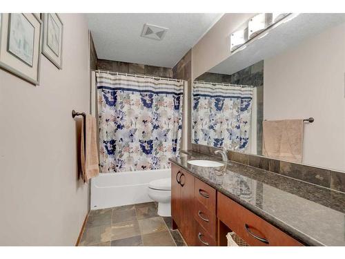 98 Crestbrook Hill Sw, Calgary, AB - Indoor Photo Showing Bathroom