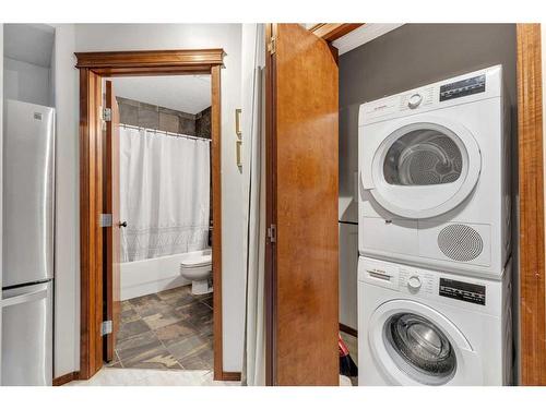 98 Crestbrook Hill Sw, Calgary, AB - Indoor Photo Showing Laundry Room