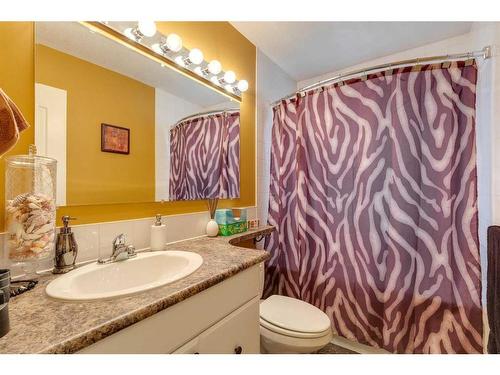 5920 Memorial Drive Ne, Calgary, AB - Indoor Photo Showing Bathroom