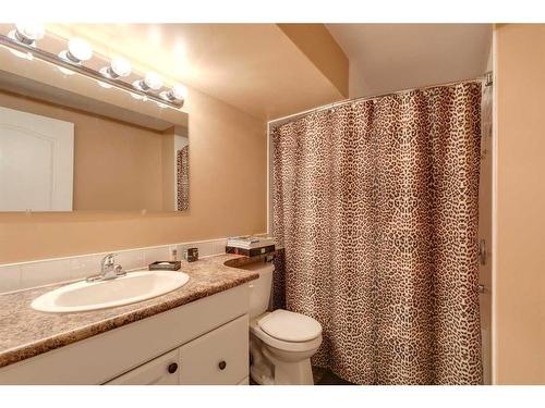 5920 Memorial Drive Ne, Calgary, AB - Indoor Photo Showing Bathroom