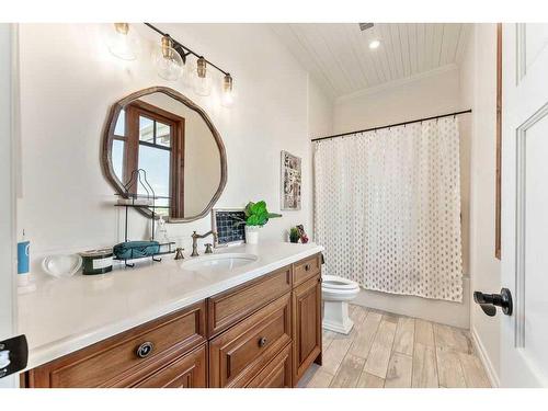 252121 2157 Drive West, Rural Foothills County, AB - Indoor Photo Showing Bathroom