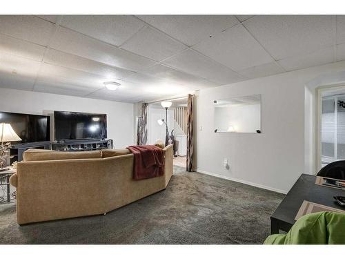 4243 Doverview Drive Se, Calgary, AB - Indoor Photo Showing Other Room