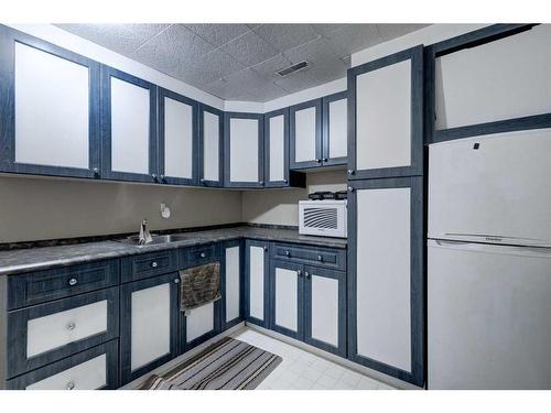 4243 Doverview Drive Se, Calgary, AB -  Photo Showing Kitchen