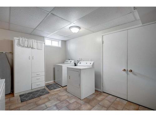 4243 Doverview Drive Se, Calgary, AB - Indoor Photo Showing Laundry Room