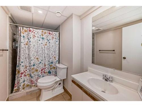 111 Shawmeadows Road Sw, Calgary, AB - Indoor Photo Showing Bathroom