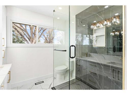 85 Armstrong Crescent Se, Calgary, AB - Indoor Photo Showing Bathroom