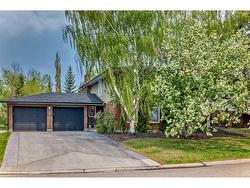 2 Varcrest Place NW Calgary, AB T3A 0B9