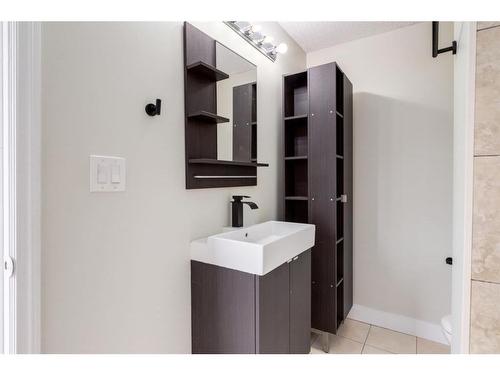 522 21 Avenue Sw, Calgary, AB - Indoor Photo Showing Bathroom