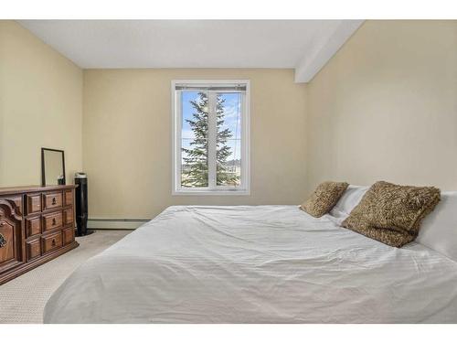 2201-333 Taravista Drive Ne, Calgary, AB - Indoor Photo Showing Bedroom