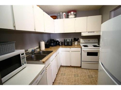72 Huntley Close Ne, Calgary, AB - Indoor Photo Showing Kitchen With Double Sink