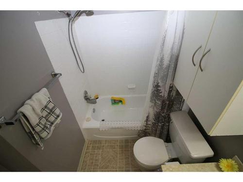 72 Huntley Close Ne, Calgary, AB - Indoor Photo Showing Bathroom