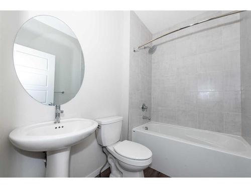 122 Cornerbrook Manor Ne, Calgary, AB - Indoor Photo Showing Bathroom