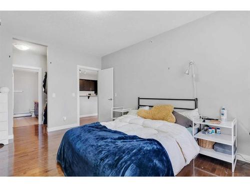 304-117 19 Avenue Ne, Calgary, AB - Indoor Photo Showing Bedroom