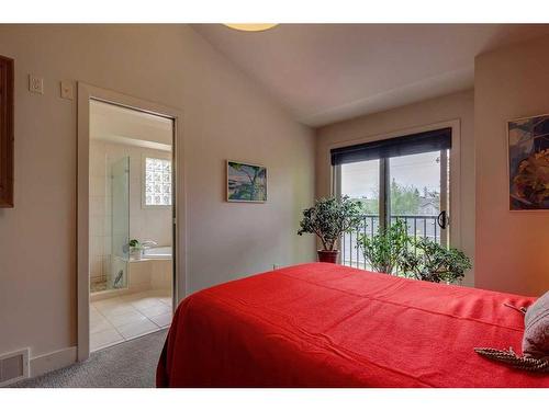 2043 49 Avenue Sw, Calgary, AB - Indoor Photo Showing Bedroom
