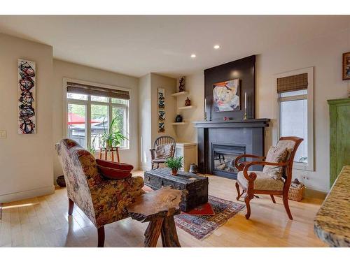 2043 49 Avenue Sw, Calgary, AB - Indoor With Fireplace