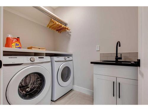 24 Royal Elm Green Nw, Calgary, AB - Indoor Photo Showing Laundry Room