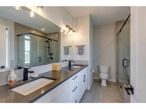 24 Royal Elm Green Nw, Calgary, AB - Indoor Photo Showing Bathroom