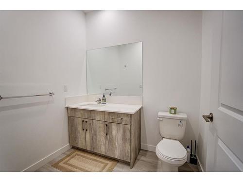 79 Harvest Square, Claresholm, AB - Indoor Photo Showing Bathroom