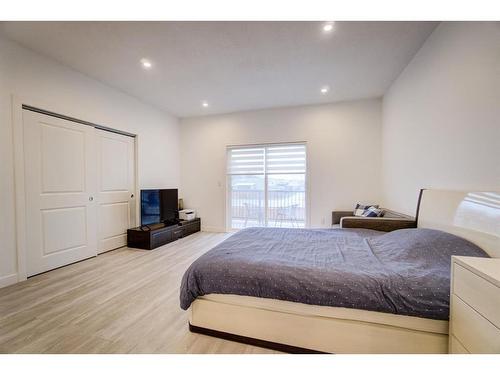 79 Harvest Square, Claresholm, AB - Indoor Photo Showing Bedroom