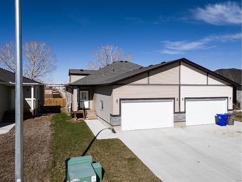 79 Harvest Square, Claresholm, AB - Outdoor