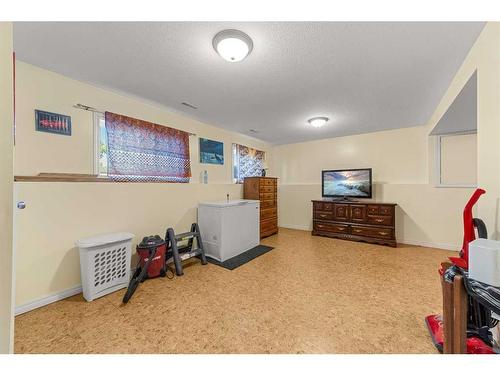 204 Westview Place, Bowden, AB - Indoor